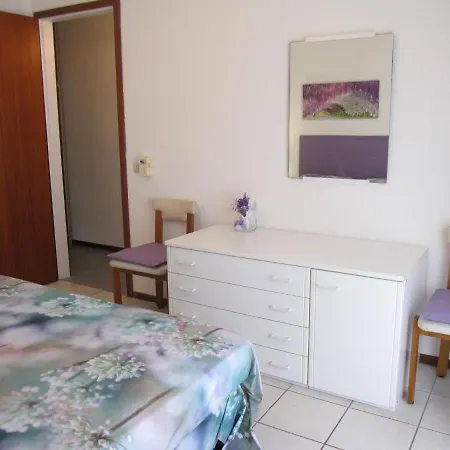 Modern Flat At Pineda Apartman *