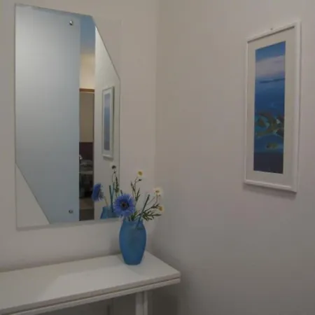 Modern Flat At Pineda Apartman